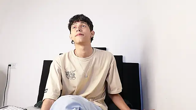 Snapshot of alexmark_ chatting on October 28, 2025, 2:31 pm alexmark online show from October 28, 2025, 2:31 pm