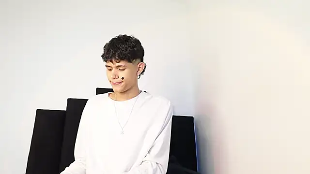 Snapshot of alexmark_ chatting on October 31, 2025, 1:45 pm alexmark online show from October 31, 2025, 1:45 pm