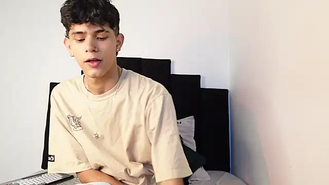 Snapshot of alexmark_ chatting on November 5, 2025, 7:25 pm alexmark online show from November 5, 2025, 7:25 pm