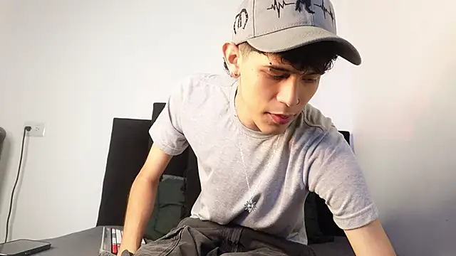 Snapshot of alexmark_ chatting on November 28, 2025, 1:36 pm alexmark online show from November 28, 2025, 1:36 pm