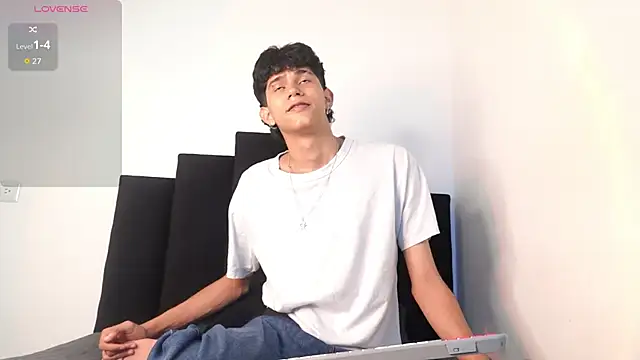 Snapshot of alexmark_ chatting on December 3, 2025, 7:12 pm alexmark online show from December 3, 2025, 7:12 pm