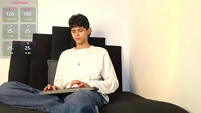 Snapshot of alexmark_ chatting on December 15, 2025, 1:37 pm alexmark online show from December 15, 2025, 1:37 pm