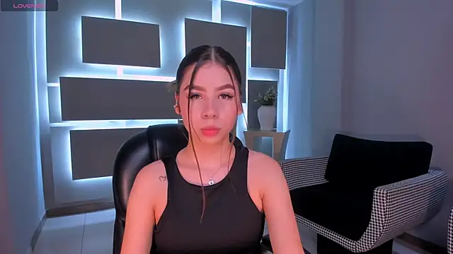 Snapshot of TiffannySins chatting on October 7, 2025, 3:36 am TiffannySins online show from October 7, 2025, 3:36 am