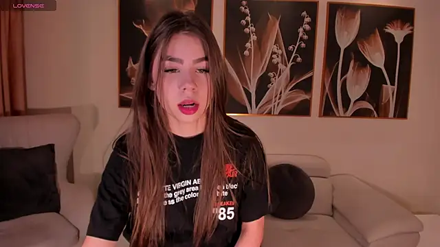 Snapshot of TiffannySins chatting on November 9, 2025, 11:03 pm TiffannySins online show from November 9, 2025, 11:03 pm