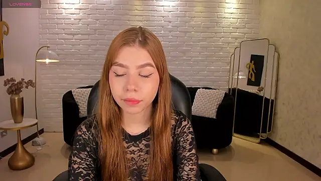 Snapshot of TiffannySins chatting on February 10, 2026, 3:10 am TiffannySins online show from February 10, 2026, 3:10 am