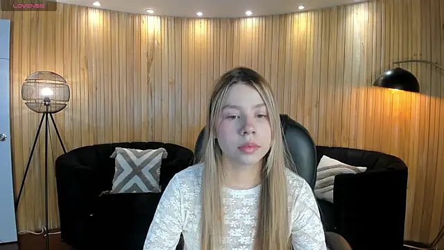 Snapshot of TiffannySins chatting on July 18, 2026, 8:12 pm TiffannySins online show from July 18, 2026, 8:12 pm