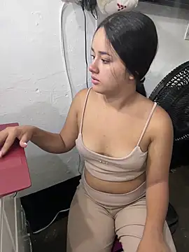 Luciaparker03 online show from April 13, 2026, 2:00 pm