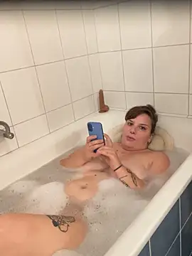 Snapshot of Debbie05 chatting on September 13, 2025, 9:03 pm Debbie05 online show from September 13, 2025, 9:03 pm