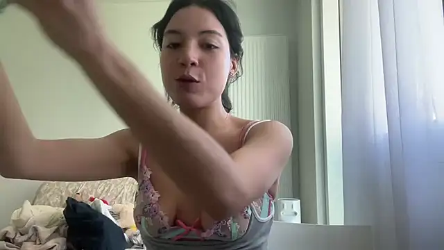 meiijiaa online show from April 8, 2026, 9:31 am