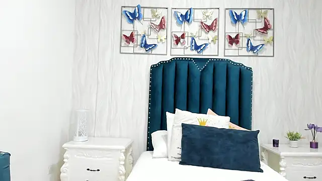 Alison Carde05 online show from November 19, 2025, 7:36 pm