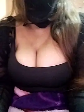 Snapshot of Urban_Queen chatting on November 20, 2025, 10:09 pm Urban Queen online show from November 20, 2025, 10:09 pm