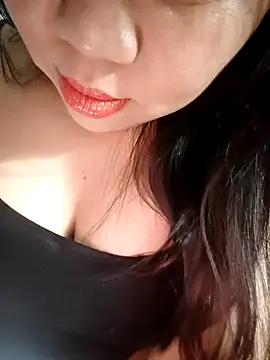 Julyy08 online show from October 20, 2025, 9:43 am