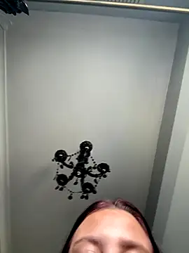 Victoriasteel online show from December 3, 2025, 12:47 pm