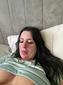 Victoriasteel online show from April 21, 2026, 8:09 am