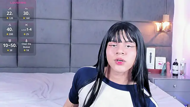 Snapshot of Slenna_Moon chatting on September 9, 2025, 2:44 am Slenna Moon online show from September 9, 2025, 2:44 am
