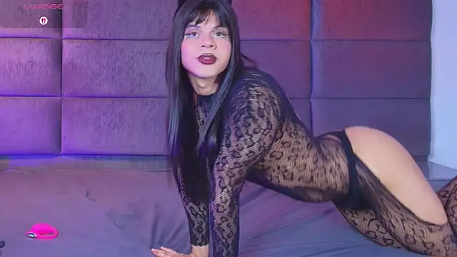 Snapshot of Slenna_Moon chatting on May 12, 2026, 1:25 am Slenna Moon online show from May 12, 2026, 1:25 am