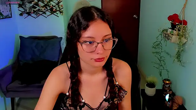 Krysten Riter online show from November 10, 2025, 6:07 pm