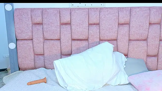 Snapshot of DaniniAnderson chatting on November 30, 2025, 9:57 am DaniniAnderson online show from November 30, 2025, 9:57 am