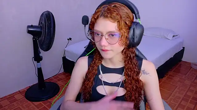 Snapshot of Birdie_0 chatting on September 9, 2025, 1:32 pm Birdie 0 online show from September 9, 2025, 1:32 pm