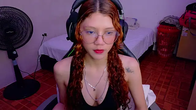 Snapshot of Birdie_0 chatting on September 25, 2025, 2:15 am Birdie 0 online show from September 25, 2025, 2:15 am