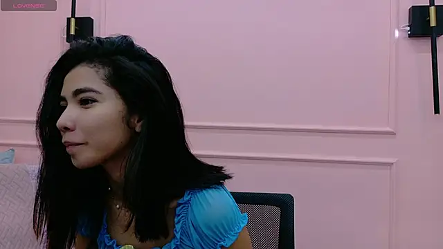 luna roja25 online show from December 19, 2025, 2:57 pm