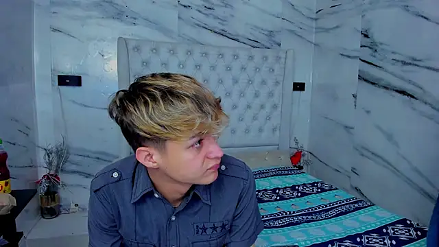 Ari and Storm online show from November 12, 2025, 1:11 pm