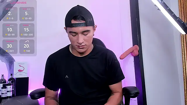 LiamDeep online show from October 19, 2025, 6:19 pm