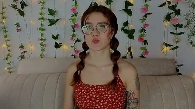 MiaWinxxx online show from September 24, 2025, 8:45 pm