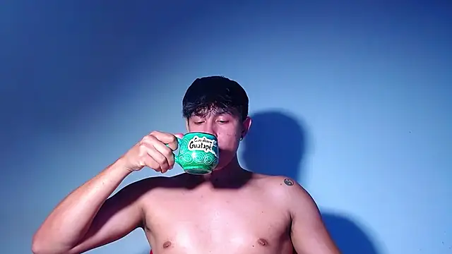 rowanbigboy23 online show from April 18, 2026, 2:59 am