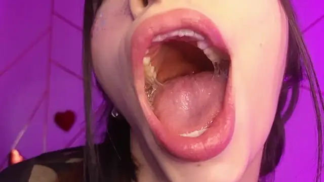 Hollyxx  online show from March 11, 2026, 3:23 am