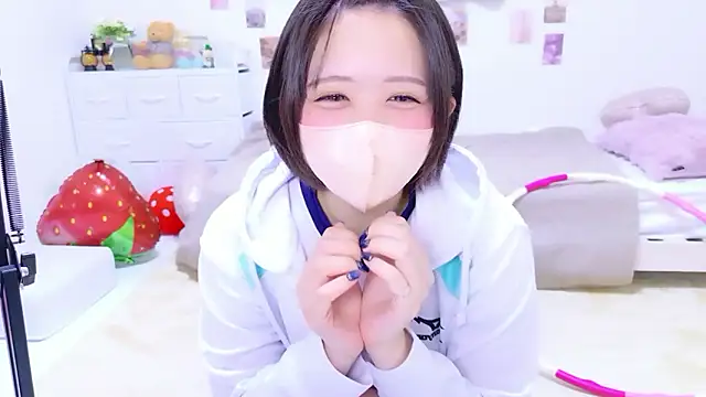 Snapshot of Hinata_Sun chatting on May 12, 2026, 12:02 pm Hinata Sun online show from May 12, 2026, 12:02 pm
