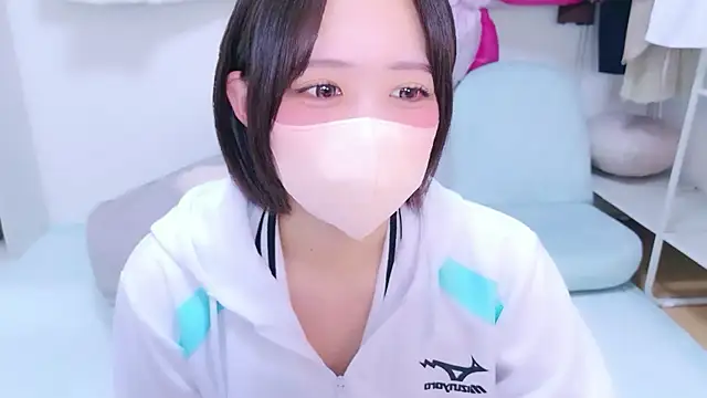 Snapshot of Hinata_Sun chatting on June 7, 2026, 12:31 pm Hinata Sun online show from June 7, 2026, 12:31 pm