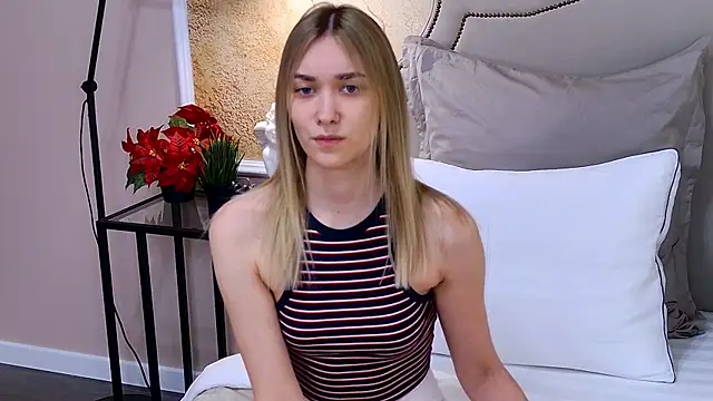Snapshot of AmadaReine chatting on June 19, 2026, 4:22 pm AmadaReine online show from June 19, 2026, 4:22 pm