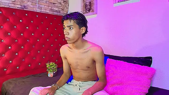 camilo nom online show from September 19, 2025, 4:14 am