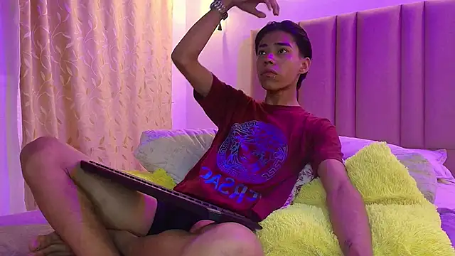 camilo nom online show from October 10, 2025, 4:33 am