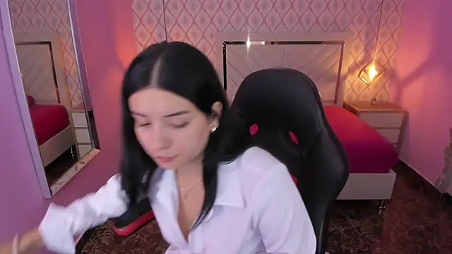 CHRISTY TEIGEN4 online show from November 1, 2025, 7:27 pm