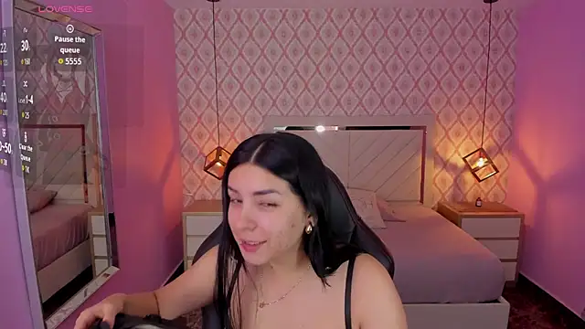 CHRISTY TEIGEN4 online show from November 26, 2025, 7:26 pm