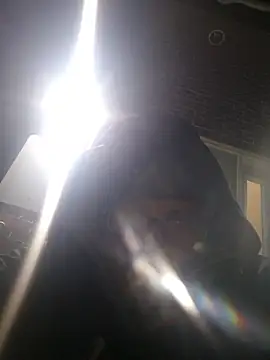 Eyelisss online show from December 1, 2025, 4:17 am