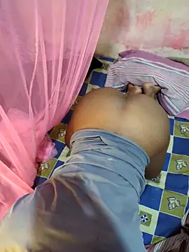 LarkingNewel online show from February 19, 2026, 1:56 am