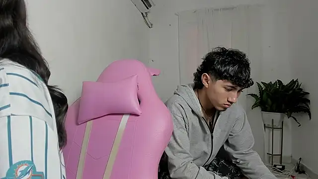 Laura and Kevin online show from January 10, 2026, 7:37 pm