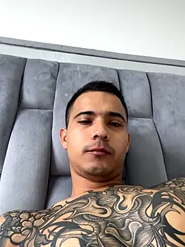 Snapshot of AndrewGmz chatting on September 20, 2025, 2:40 pm AndrewGmz online show from September 20, 2025, 2:40 pm