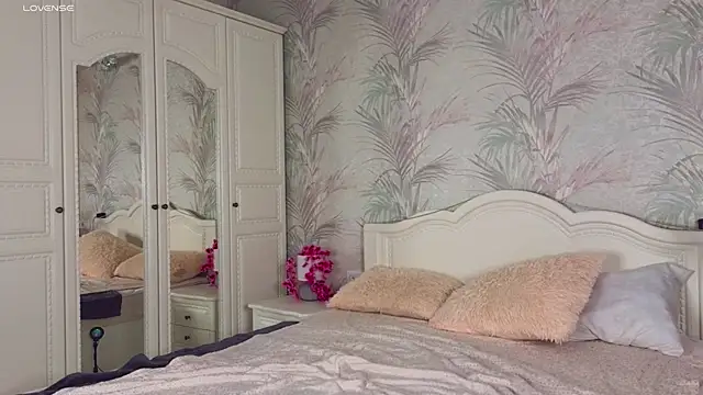 Snapshot of Avyrium chatting on September 8, 2025, 7:13 pm Avyrium online show from September 8, 2025, 7:13 pm