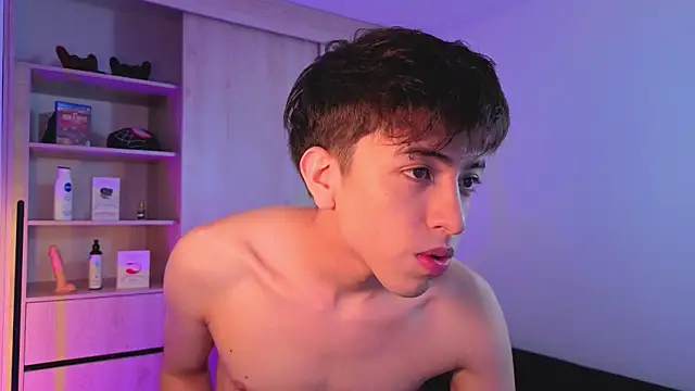 onlinenico online show from September 18, 2025, 9:06 pm