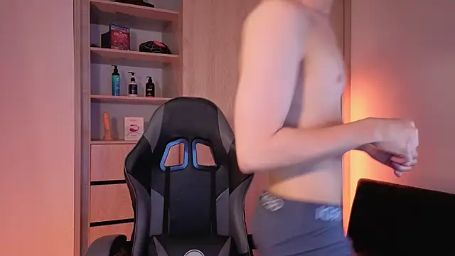 onlinenico online show from November 10, 2025, 11:04 pm