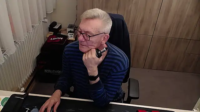 randyandy67 online show from November 4, 2025, 9:03 pm