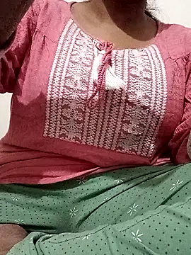 Snapshot of Tusha_001 chatting on November 27, 2025, 10:39 am Tusha 001 online show from November 27, 2025, 10:39 am