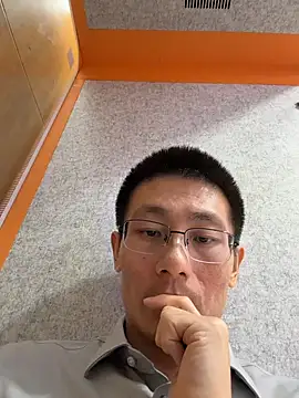 Snapshot of miniyellower chatting on February 24, 2026, 5:38 am miniyellower online show from February 24, 2026, 5:38 am