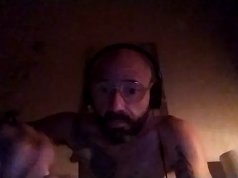 Snapshot of alex87daco chatting on May 18, 2026, 3:35 am alex87daco online show from May 18, 2026, 3:35 am