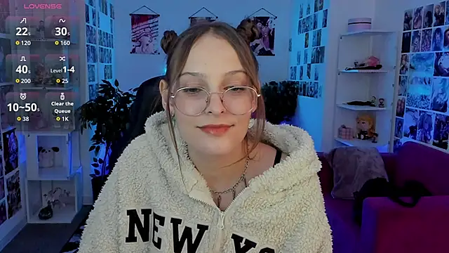 JenniferKiim online show from September 15, 2025, 11:21 am