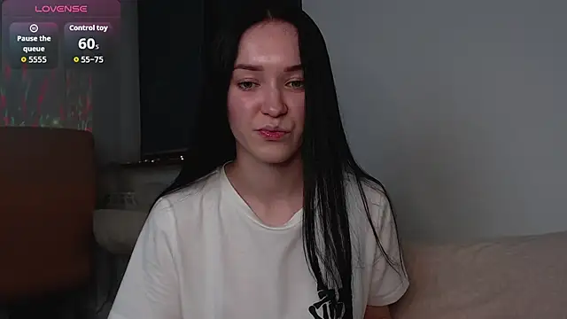 Snapshot of Veliora chatting on October 29, 2025, 4:09 pm Veliora online show from October 29, 2025, 4:09 pm